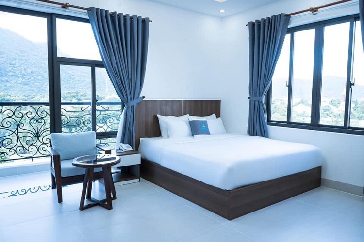 khách sạn gần cảng Trần Đề
